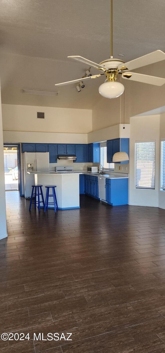 Building Photo - 7659 E Park View Dr