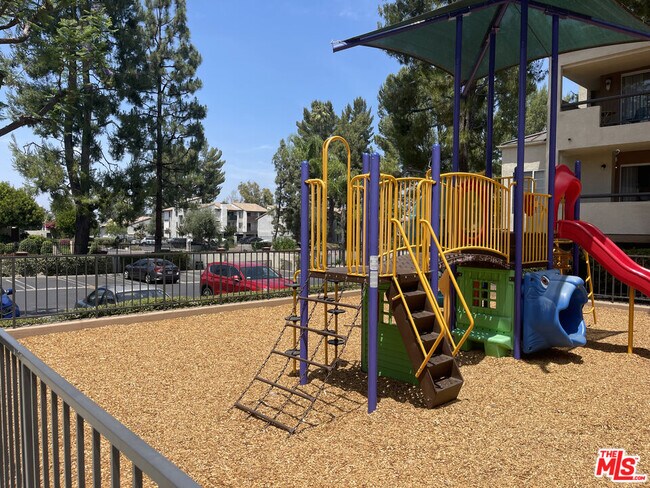 Building Photo - 21550 Burbank Blvd