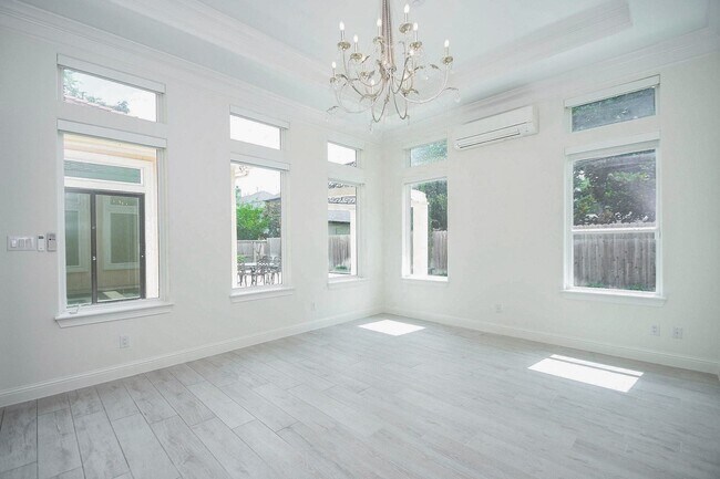 Building Photo - 422 Mignon Ln