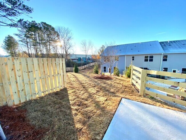 Building Photo - 538 Walton Dr