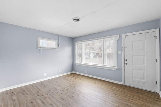 Building Photo - 251 Elbring Dr