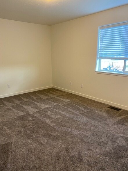 Building Photo - 2473 Wolcott Ave