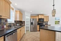 Building Photo - 633 Rose Garden Dr