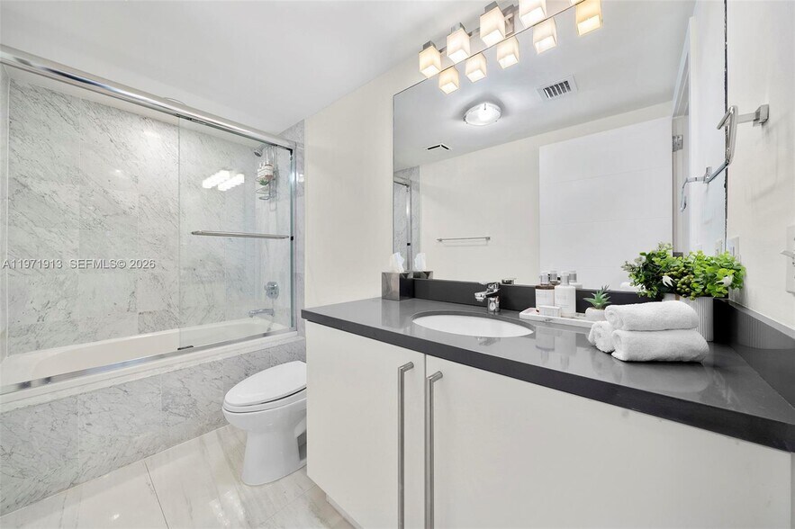 Building Photo - 226 Ocean Dr