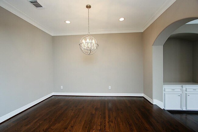 Building Photo - 1709 Peden St
