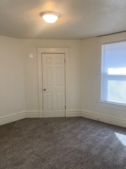 Building Photo - 2419 NE Madison Ave