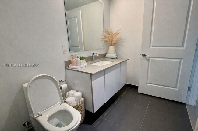 Building Photo - 1600 NE 1st Ave