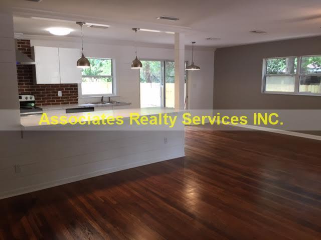 Building Photo - 3 Bedroom, 2 Bath Home in NW Gainesville. FULLY FENCED BACKYARD!!!