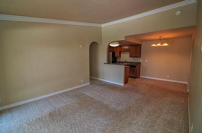 Building Photo - Awesome condo in gated community