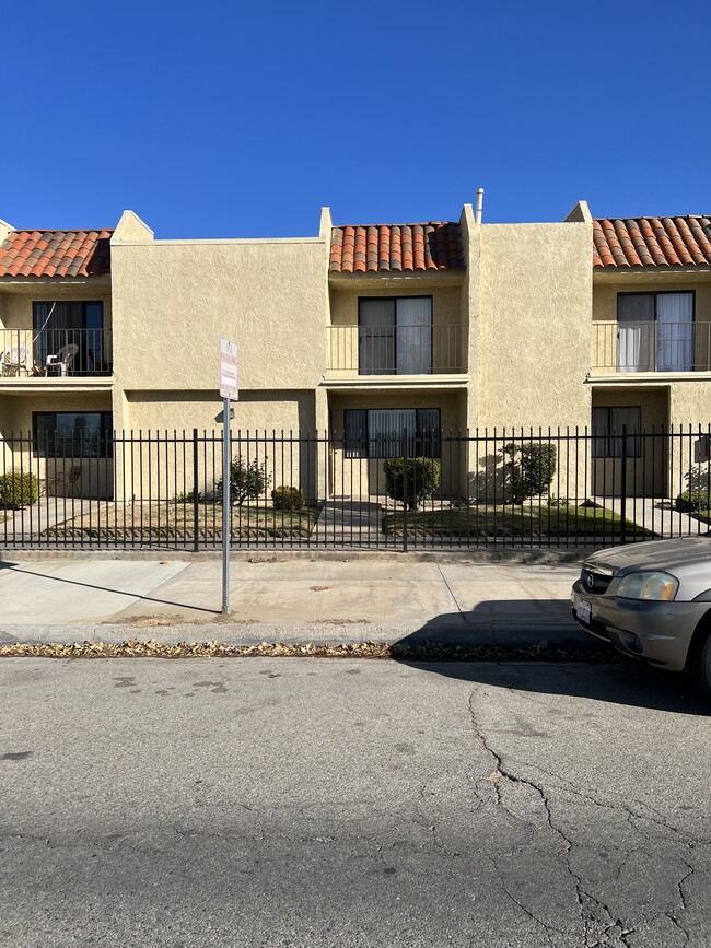 Building Photo - 44200 Kingtree Ave