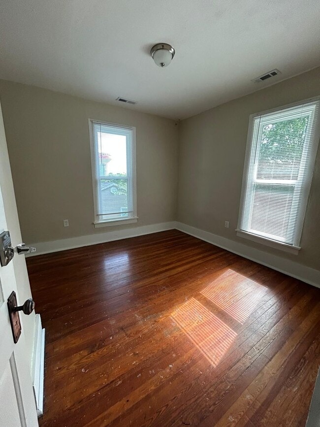 Building Photo - 1629 Forrest Dr