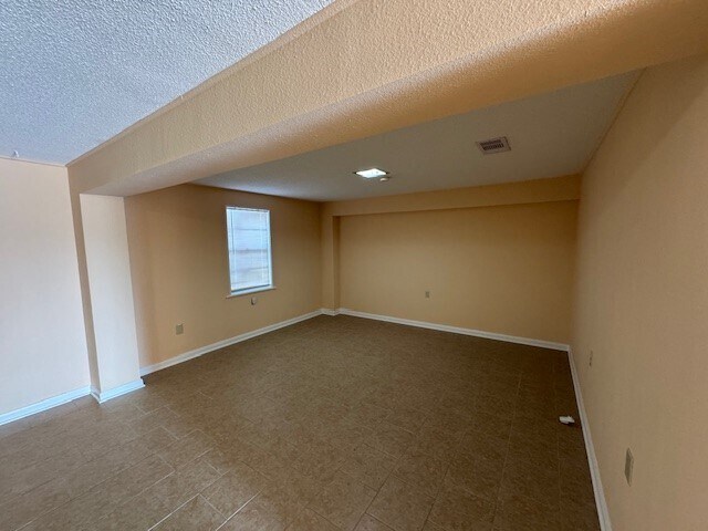 Building Photo - 300 Ling St