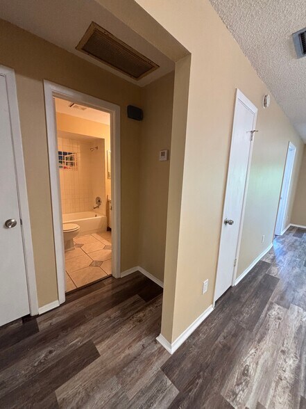 Building Photo - 2 Bed/2 Bath