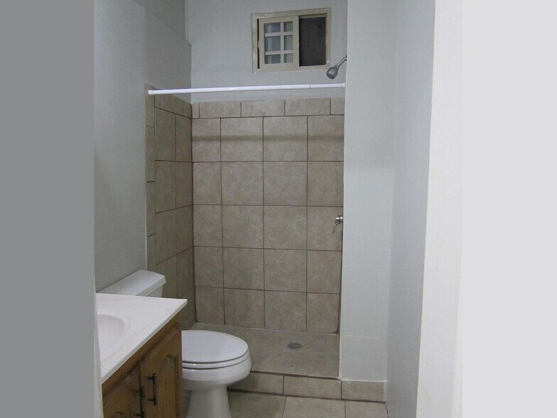 Building Photo - 2350 Orchard Ave