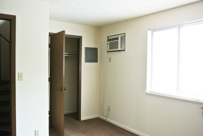 Building Photo - Rosamond Apartments