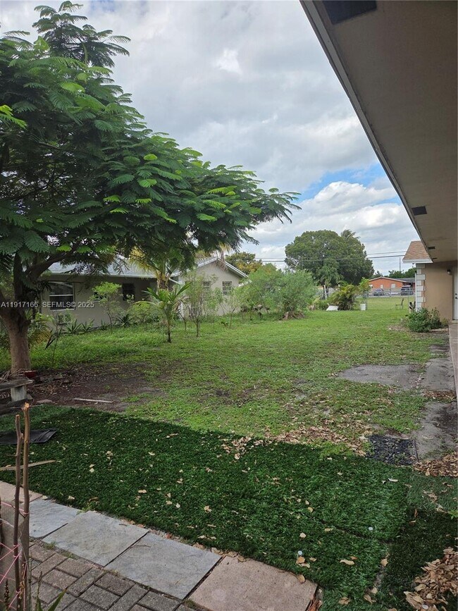 Building Photo - 435 NW 41st St