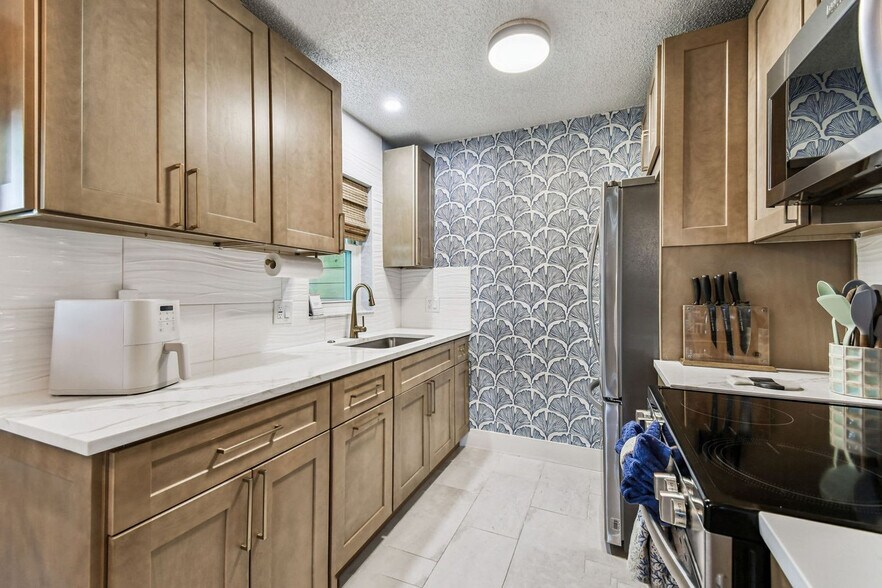 Building Photo - 11250 2nd St E