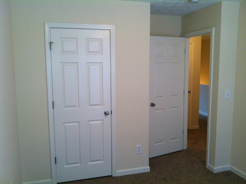 Primary Photo - 7160 Grosbeak St