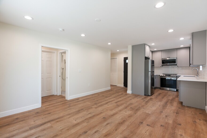 Primary Photo - 2447 29th St