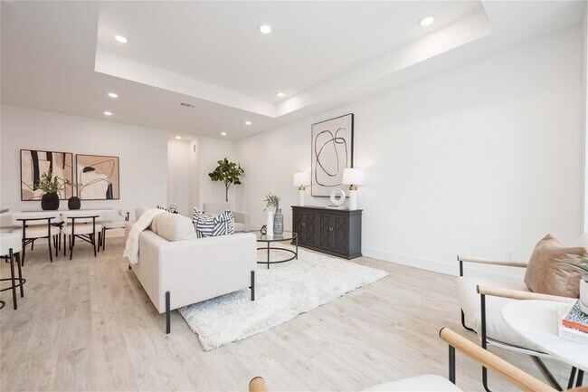 Building Photo - 5322 Rue