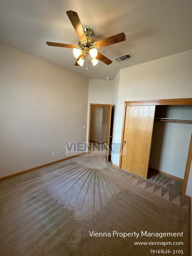 Building Photo - Gorgeous Lincoln Home in Great Neighborhood!