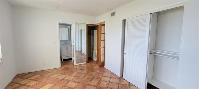 Building Photo - 6000 N Ocean Blvd
