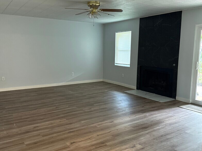 Building Photo - 9655 Lanward Dr