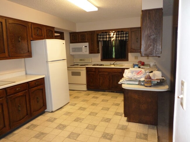 Building Photo - House on Browning available soon