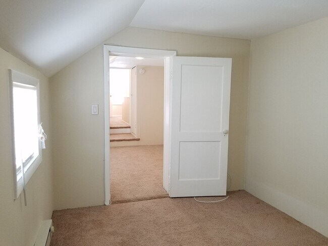 Building Photo - Charming townhouse in downtown Frederick r...