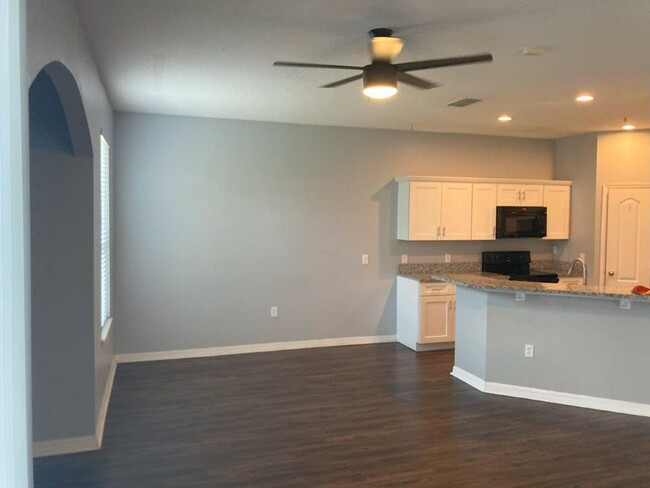 Building Photo - 3 bedroom/ 2.5 baths - Carter Glen Community