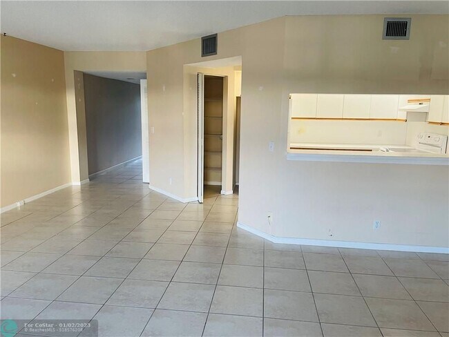 Building Photo - 1300 SW 125th Ave