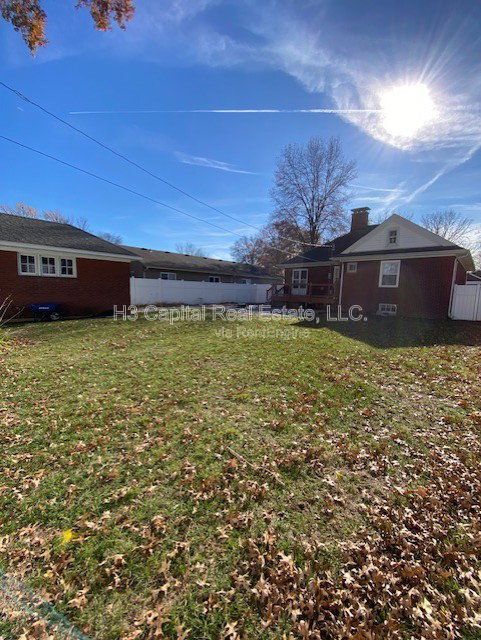 Building Photo - 1215 W Main St