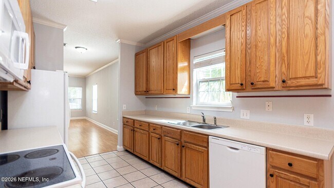 Building Photo - 3237 Mayflower St