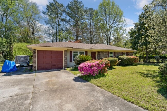 Building Photo - AVAILABLE NOW! (Pet Friendly)