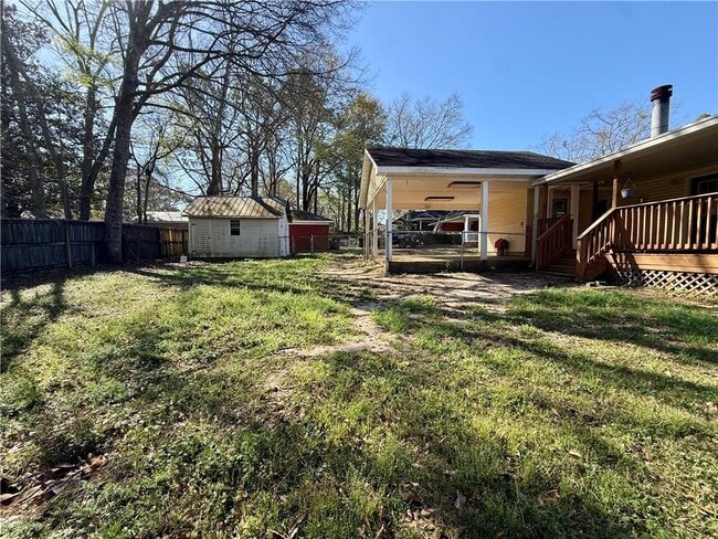 Building Photo - 955 Louise Ave