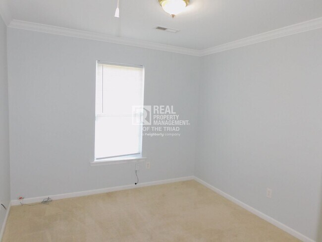 Building Photo - 3 Bed / 2 Bath Home Near UNCG