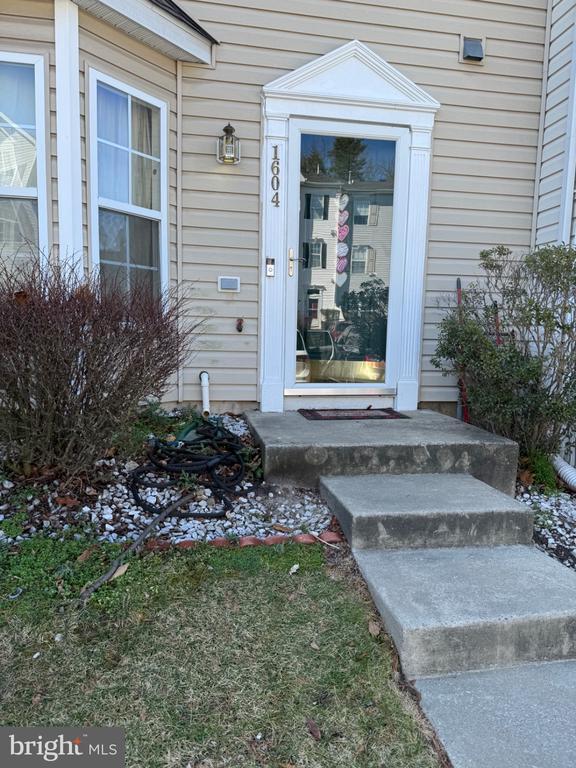 Building Photo - 1604 Briarview Ct