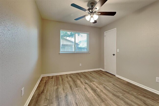 Building Photo - 3912 Ashwood Dr