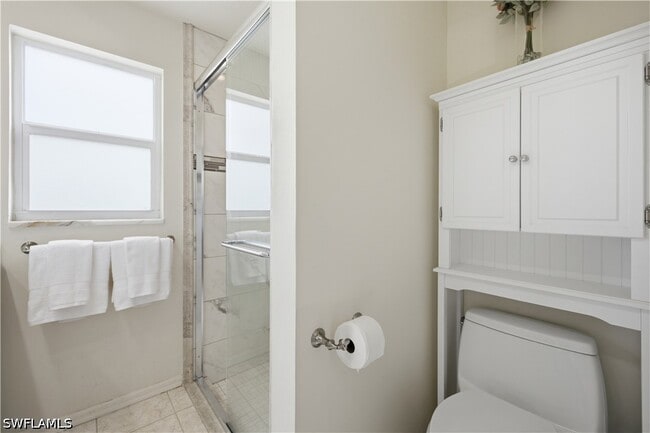 Building Photo - 829 Tanbark Dr