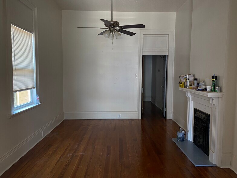 Building Photo - 320 S Dupre St
