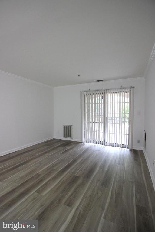 Building Photo - 1100 Quaker Hill Dr