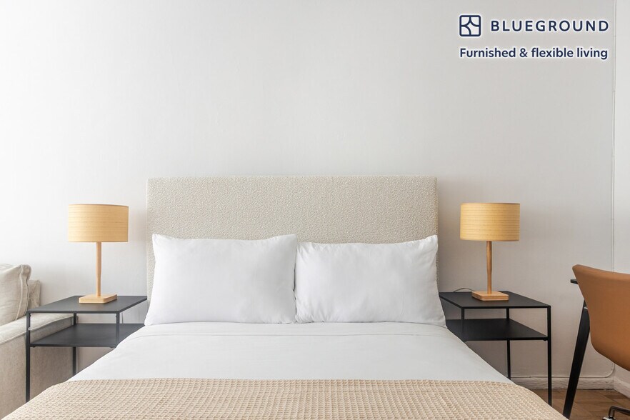 Building Photo - 330 E 46th St