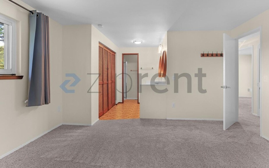 Building Photo - Unit
