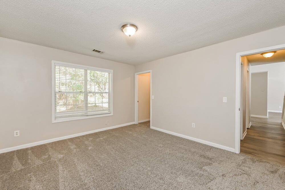 Building Photo - 335 Shadetree Ln