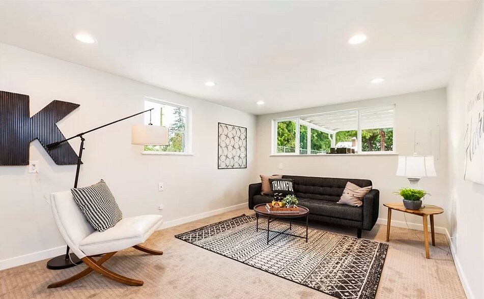 Building Photo - 1333 N 192nd St