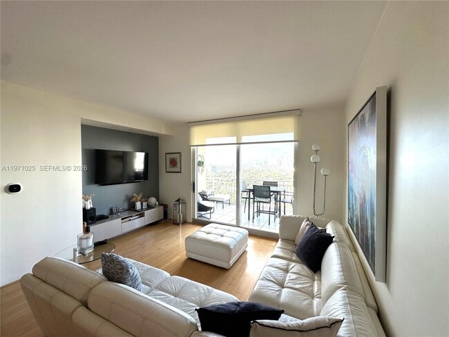 Building Photo - 2475 Brickell Ave