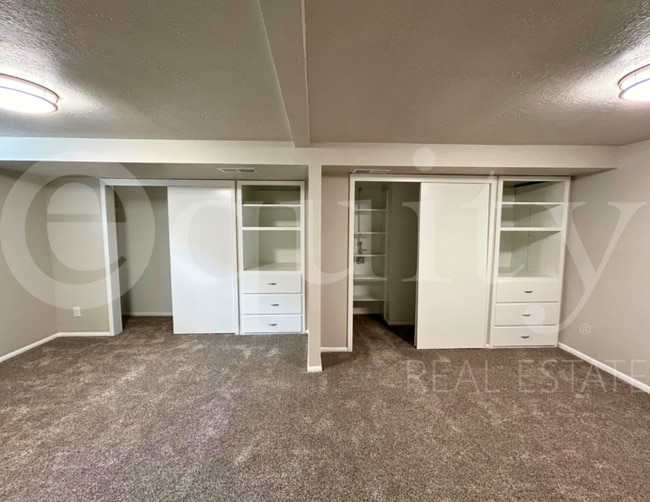 Building Photo - 105 E 500 N