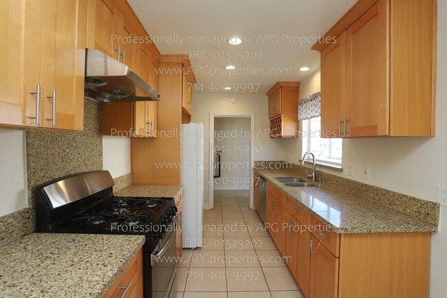 Building Photo - 722 S Hacienda St