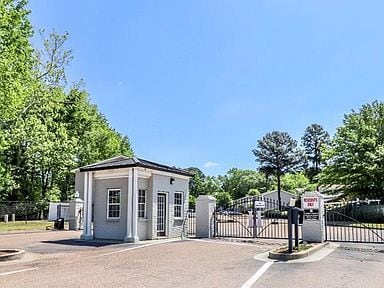 Primary Photo - 1802 Jackson Ave W