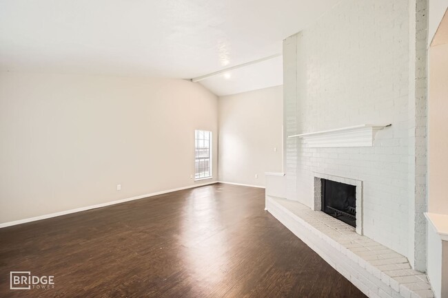 Building Photo - 8314 Kensington Dr